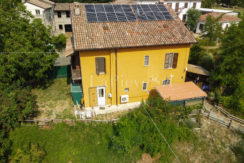 Casa indipendente ampio terreno Colli Pavesi