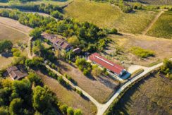 Vendesi azienda agricola a cancello chiuso Fubine Colli Monferrato