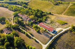 Vendesi azienda agricola a cancello chiuso Fubine Colli Monferrato