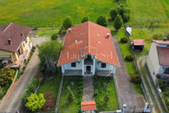 Vendesi villa con giardino ampi spazi interni Val Curone