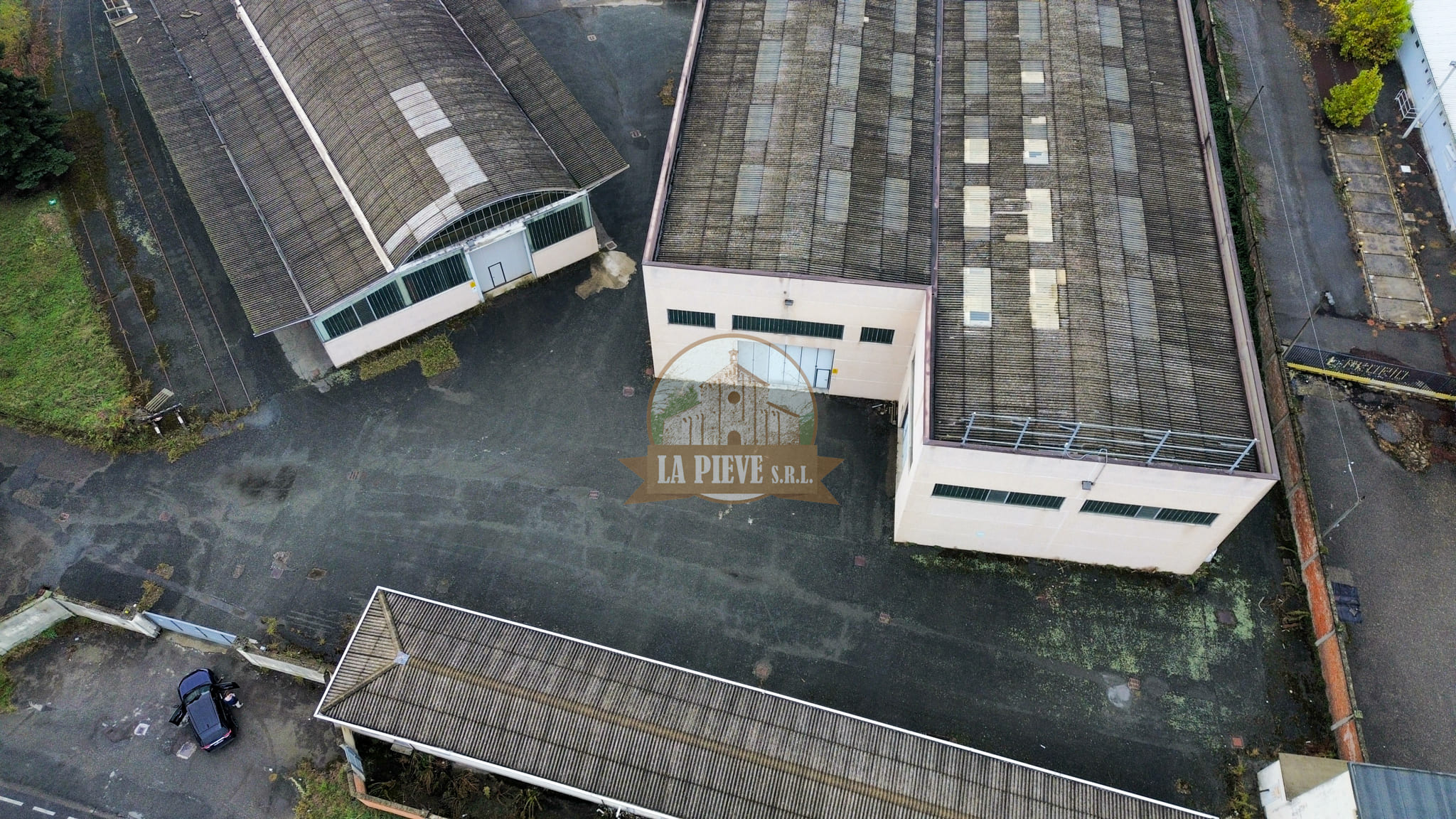 Vendesi compendio industriale con carroponti